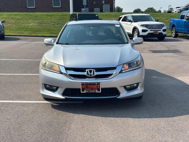 Used 2014 Alabaster Silver Metallic Honda  image 8