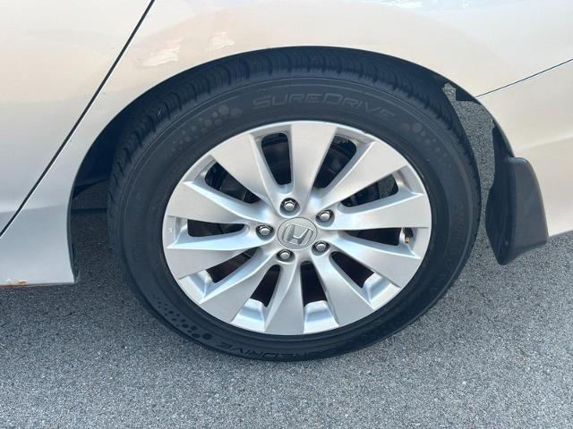 Used 2014 Alabaster Silver Metallic Honda  image 9