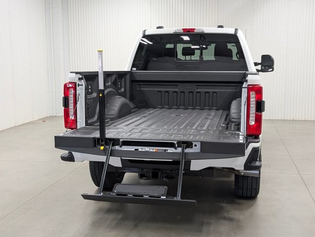 New 2026 Star White Metallic Tri-Coat Ford F-250® Lariat® image 69