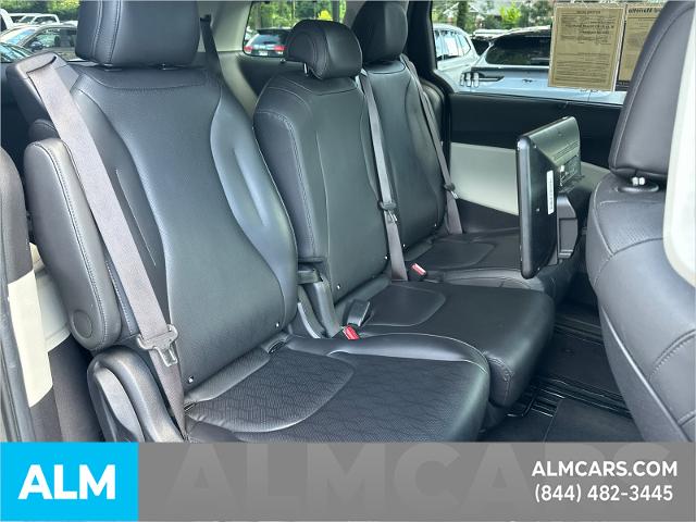 Used 2022 Ceramic Silver Kia  image 17