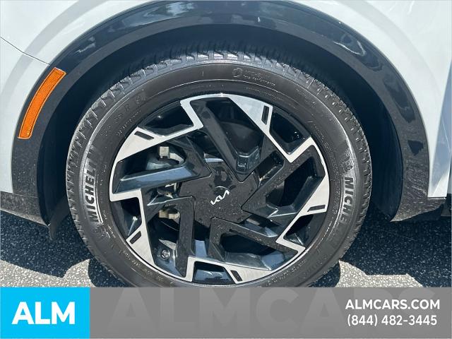 Used 2023 Wolf Gray Kia  image 12