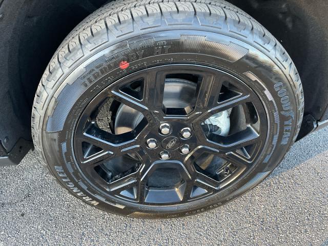 New 2025 Shadow Black Ford XLT image 32