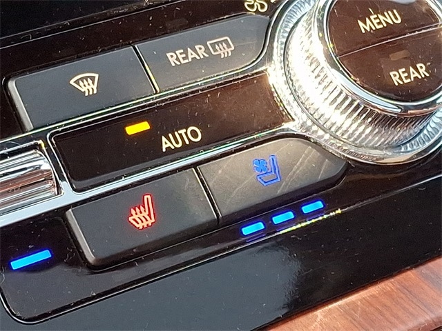 Vehicle Image 25