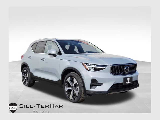 2025 Volvo XC40