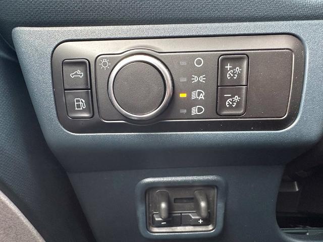 New 2026 Space White Metallic Ford XLT image 48