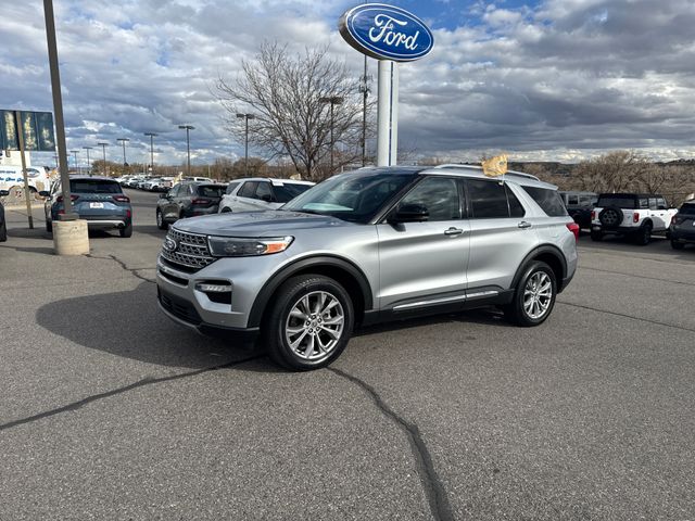 2023 Ford Explorer Limited's photo