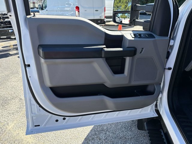 2018 Ford F-450 Super Duty XL - Photo 17
