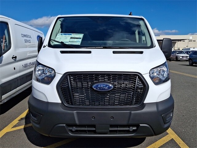 Transit Van 250 Low Roof w/148-inch WB