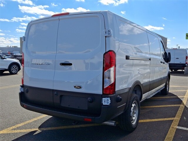 Transit Van 250 Low Roof w/148-inch WB