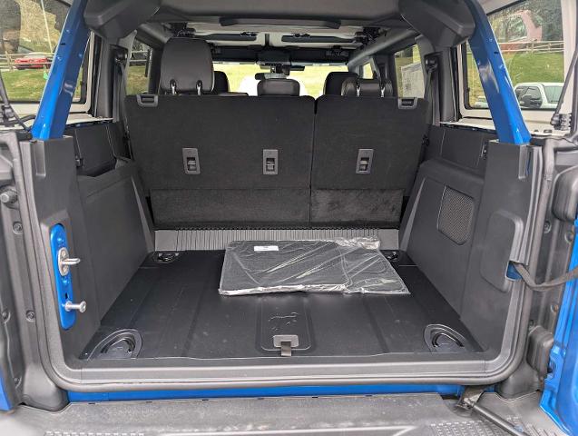 New 2025 Velocity Blue Metallic Ford Badlands® image 38