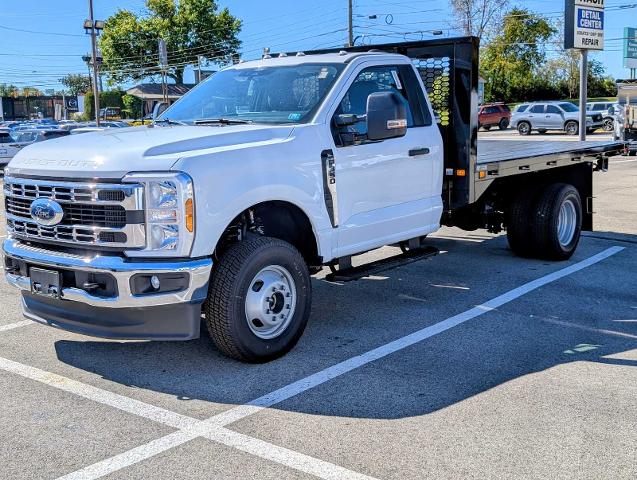 New 2026 Oxford White Ford F-350® XL image 37