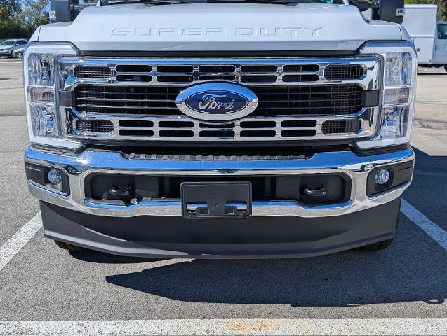 New 2026 Oxford White Ford F-350® XL image 38