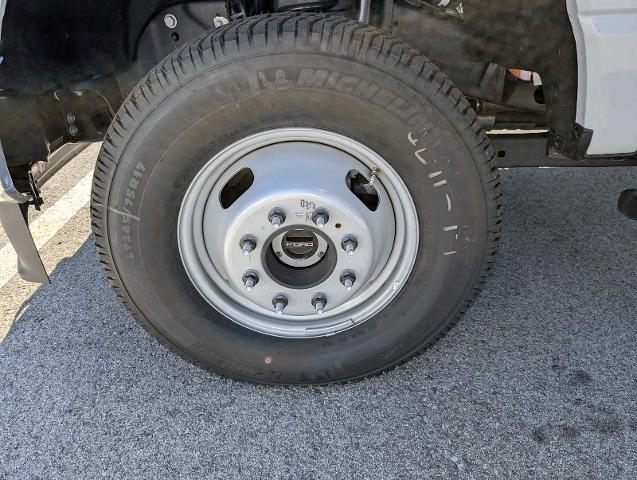 New 2026 Oxford White Ford F-350® XL image 39