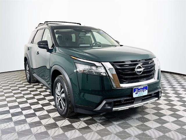 2022 Nissan Pathfinder SL's photo