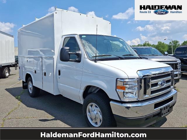 2025 Ford E-Series Cutaway Base