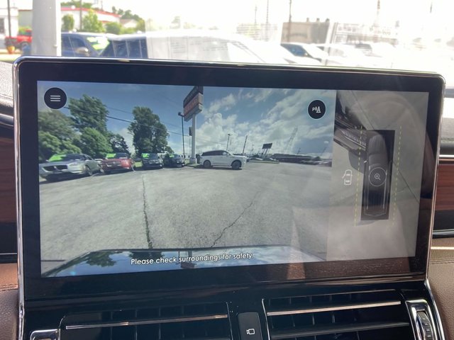Vehicle Image 25