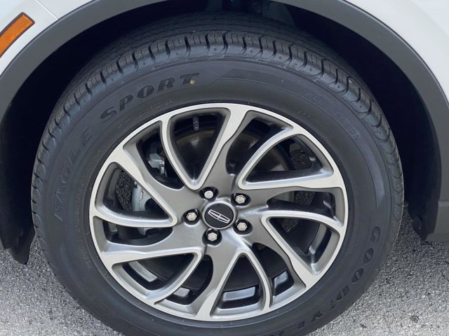 Vehicle Image 8