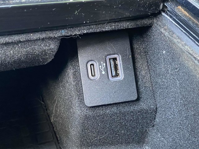 Vehicle Image 23