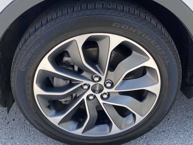 Vehicle Image 9