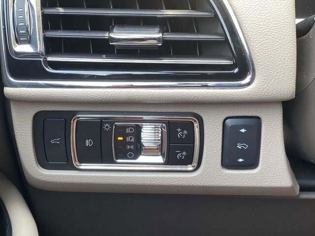Vehicle Image 28