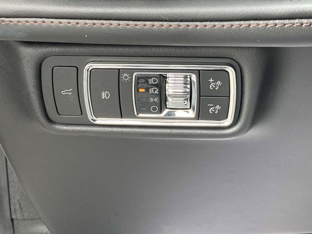 Vehicle Image 32