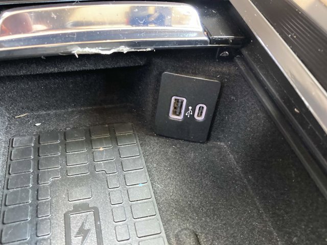 Vehicle Image 27