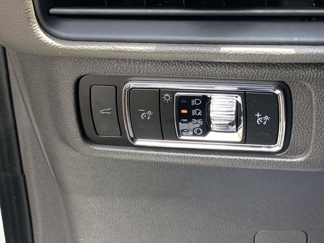 Vehicle Image 28