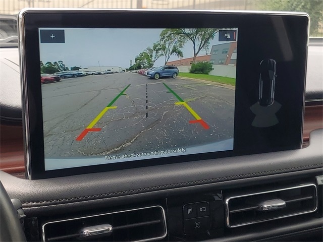 Vehicle Image 25