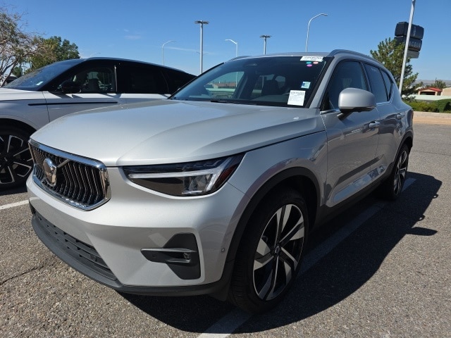 2025 Volvo XC40
