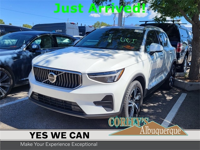 2025 Volvo XC40