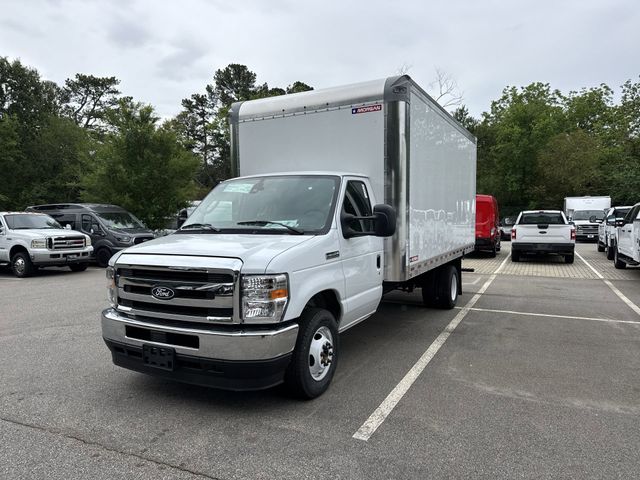 New 2027 Oxford White Ford E-350 SRW image 32