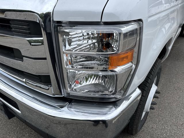 New 2027 Oxford White Ford E-350 SRW image 42