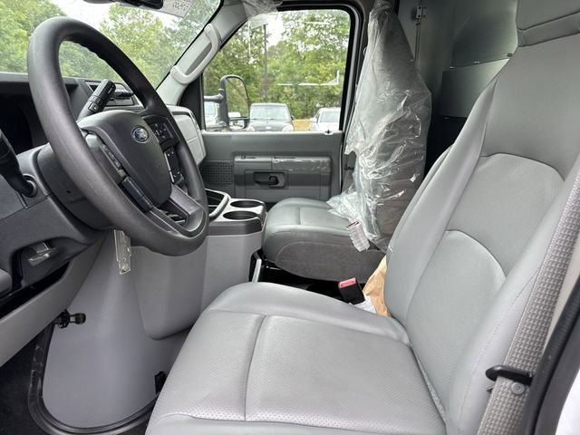 New 2027 Oxford White Ford E-350 SRW image 49