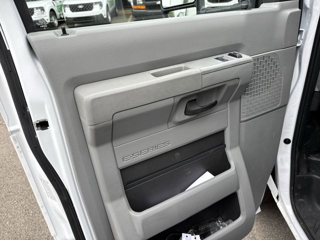 New 2027 Oxford White Ford E-350 SRW image 50