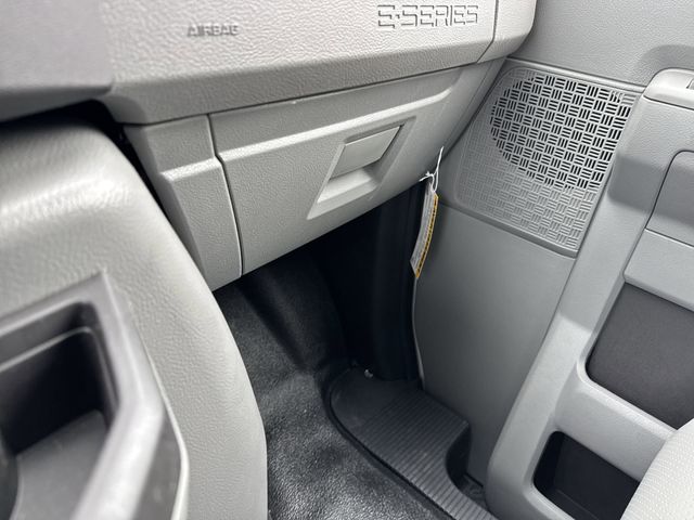 New 2027 Oxford White Ford E-350 SRW image 57