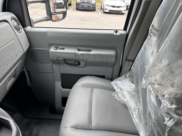 New 2027 Oxford White Ford E-350 SRW image 58