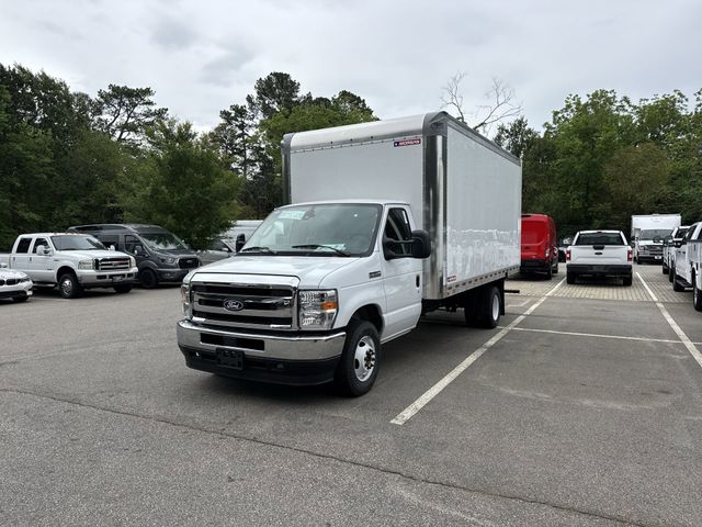 New 2027 Oxford White Ford E-350 SRW image 35