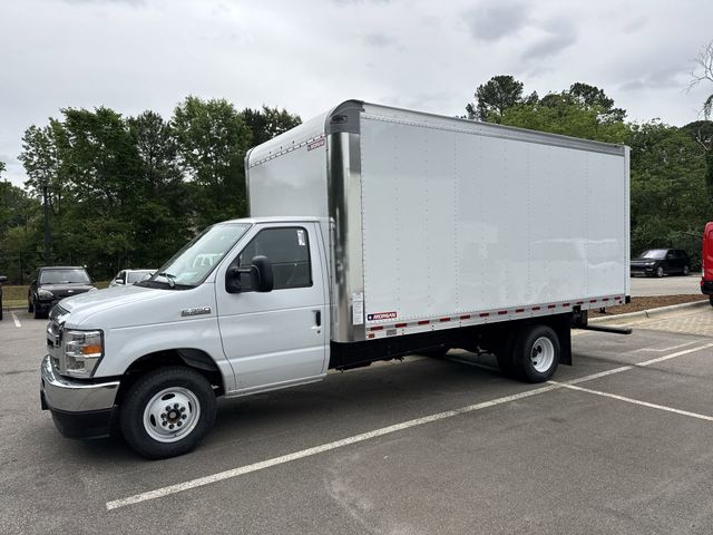 New 2027 Oxford White Ford E-350 SRW image 36
