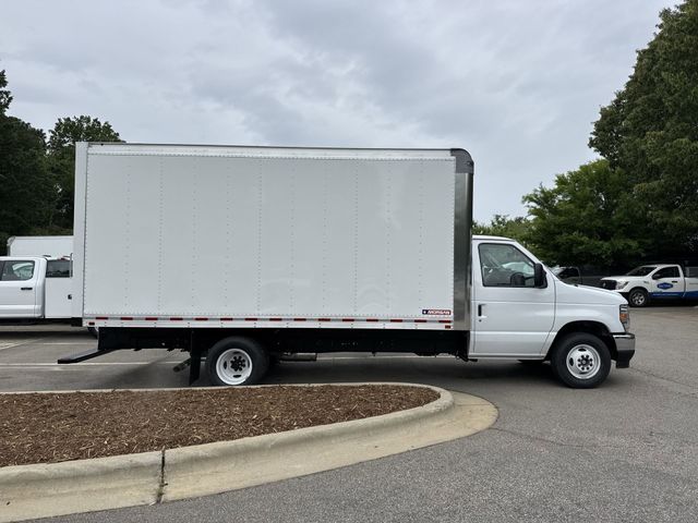 New 2027 Oxford White Ford E-350 SRW image 40