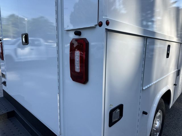 New 2026 Oxford White Ford E-350 SRW image 15