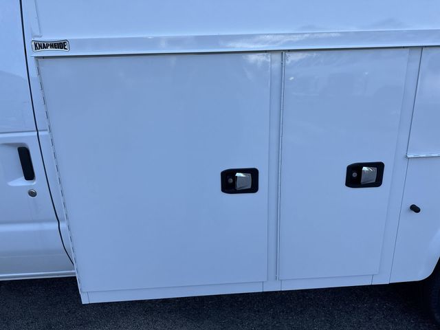 New 2026 Oxford White Ford E-350 SRW image 18