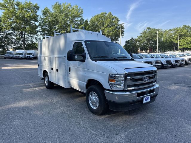 New 2026 Oxford White Ford E-350 SRW image 2