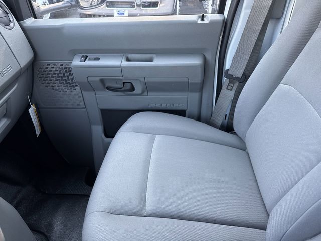 New 2026 Oxford White Ford E-350 SRW image 28