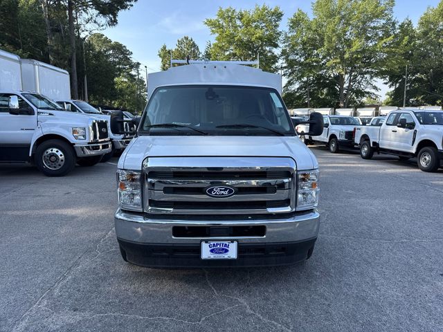New 2026 Oxford White Ford E-350 SRW image 3