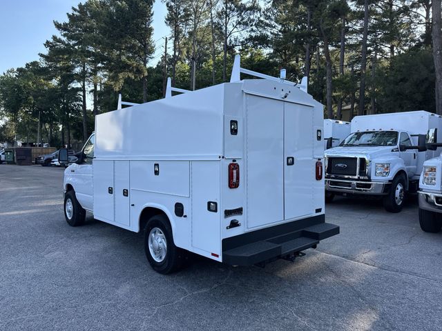 New 2026 Oxford White Ford E-350 SRW image 6