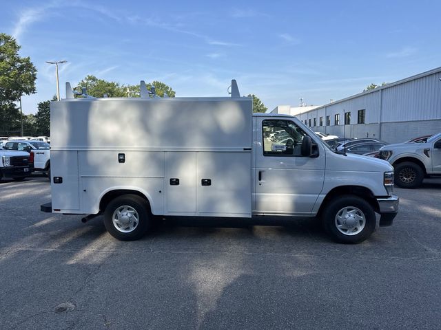 New 2026 Oxford White Ford E-350 SRW image 9