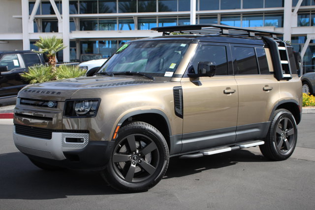2020 Land Rover Defender SE's photo