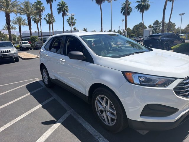 2021 Ford Edge SE's photo