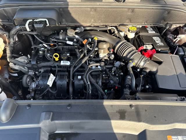 Vehicle Image 25
