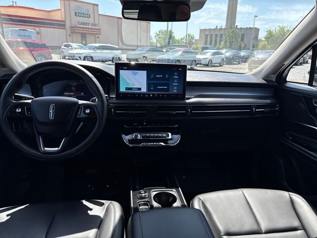 Vehicle Image 16
